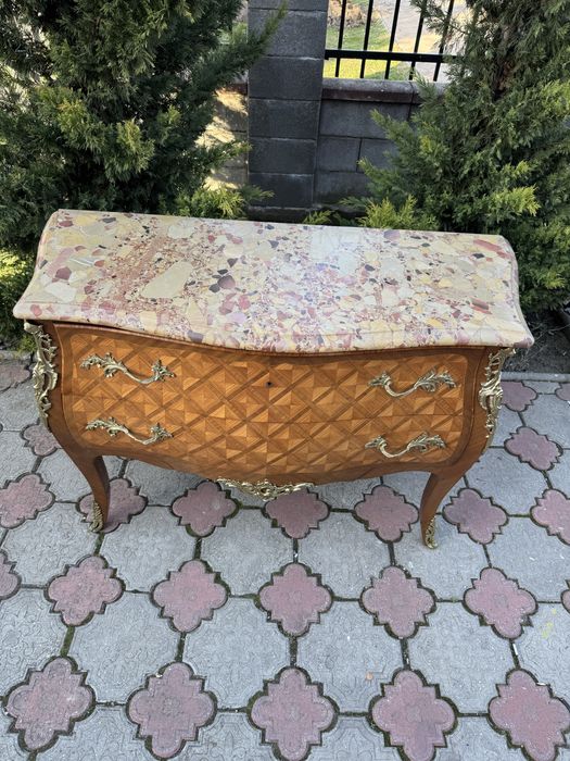 Comoda din lemn cu intarsii, ornamente bronz si blat marmura