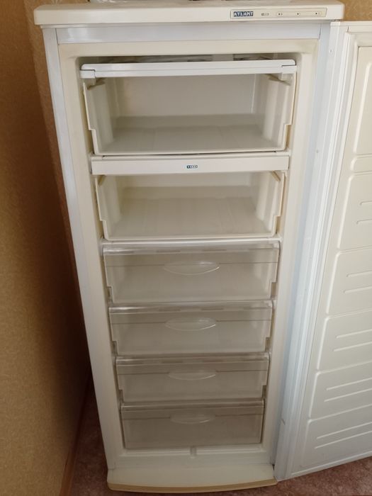 Продам морозильник