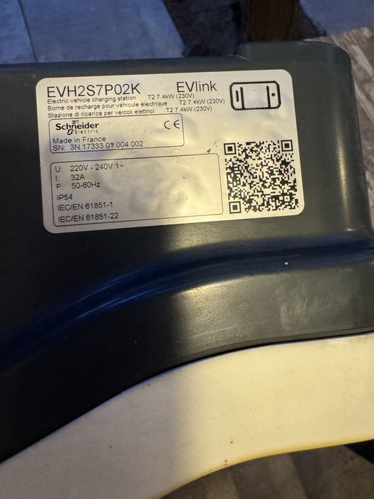 Statie incarcare masina electrica 7.4kW EVlink Wallbox EVH2S7P02K