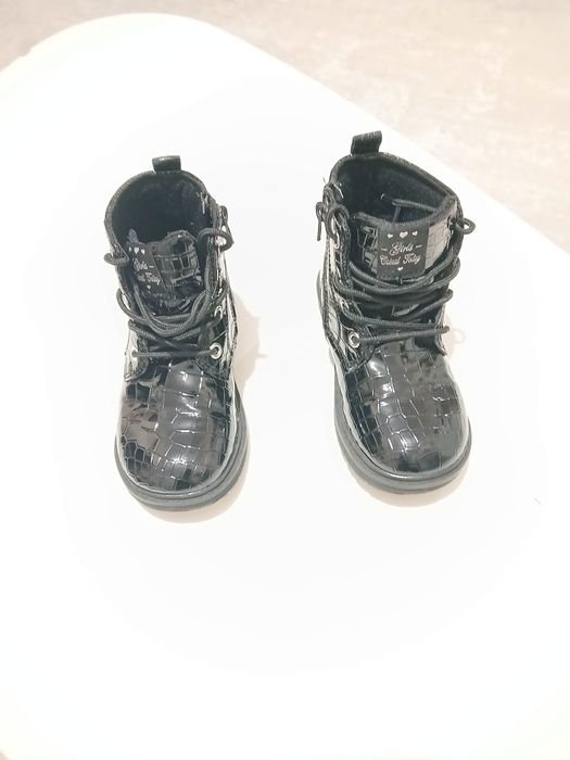 Adidași New Balance  nr. 25  si ghete nr 26