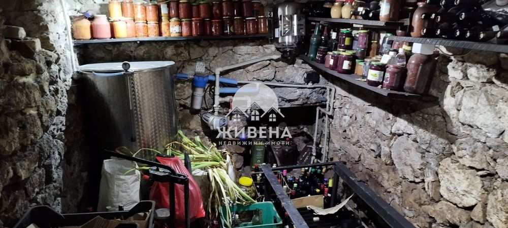 Продава къща с фотоволтаици, с. Победа