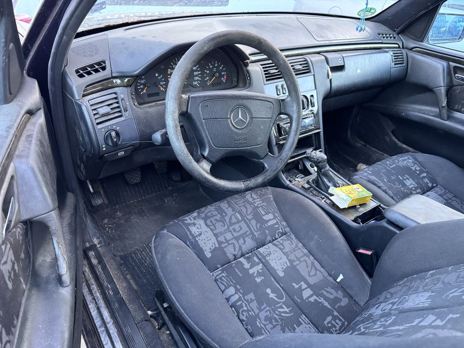 Мерцедес е200 136кс 1999г На Части