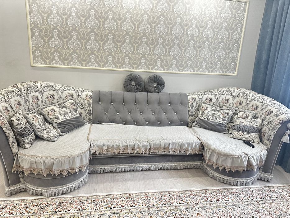 В продаже диван в классическом стиле