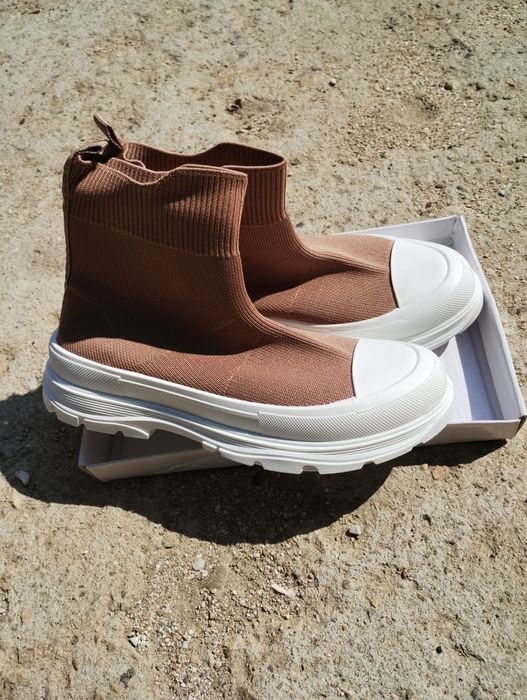 Обувки удобни нови