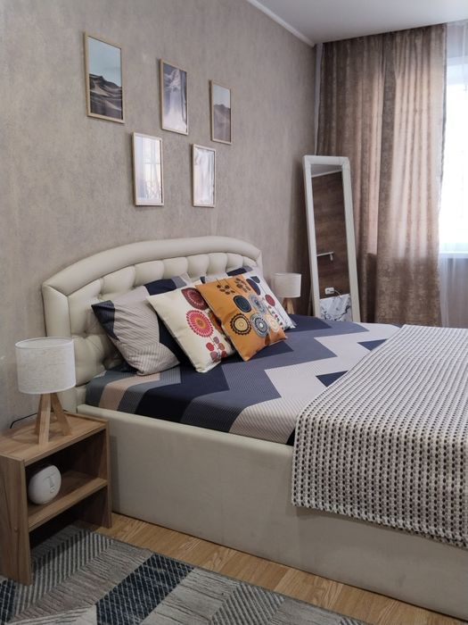 По часам ,ночь, день,сутки