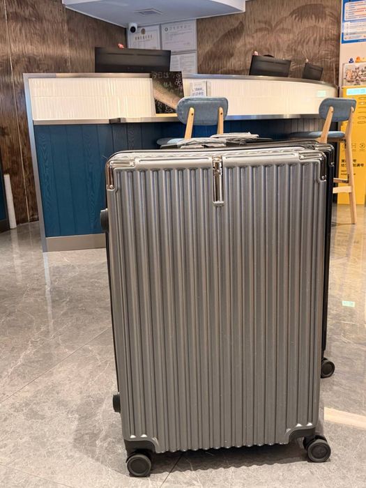 Chemodanla sotiladi bir kun tutilgan kachestvasi zor