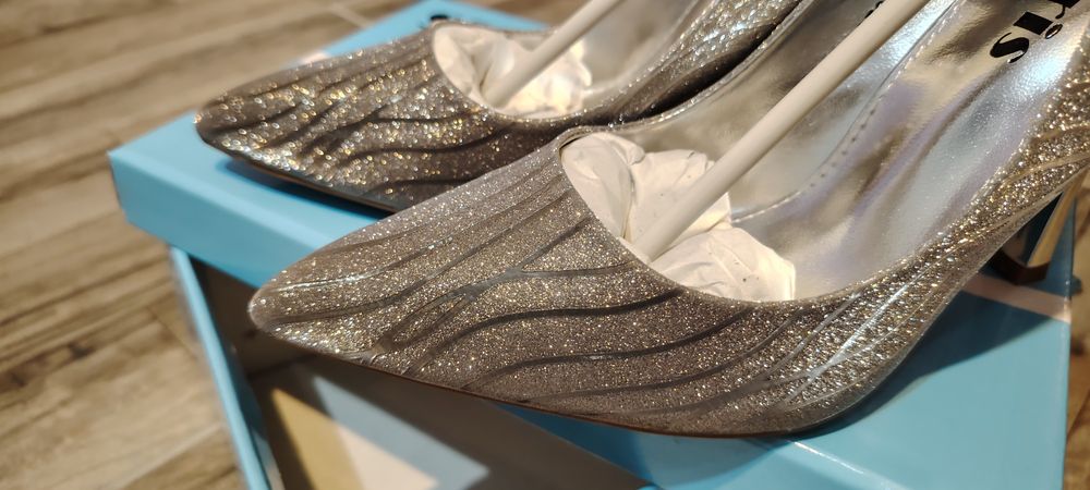 Официални сребърни обувки 39 номер- НОВИ