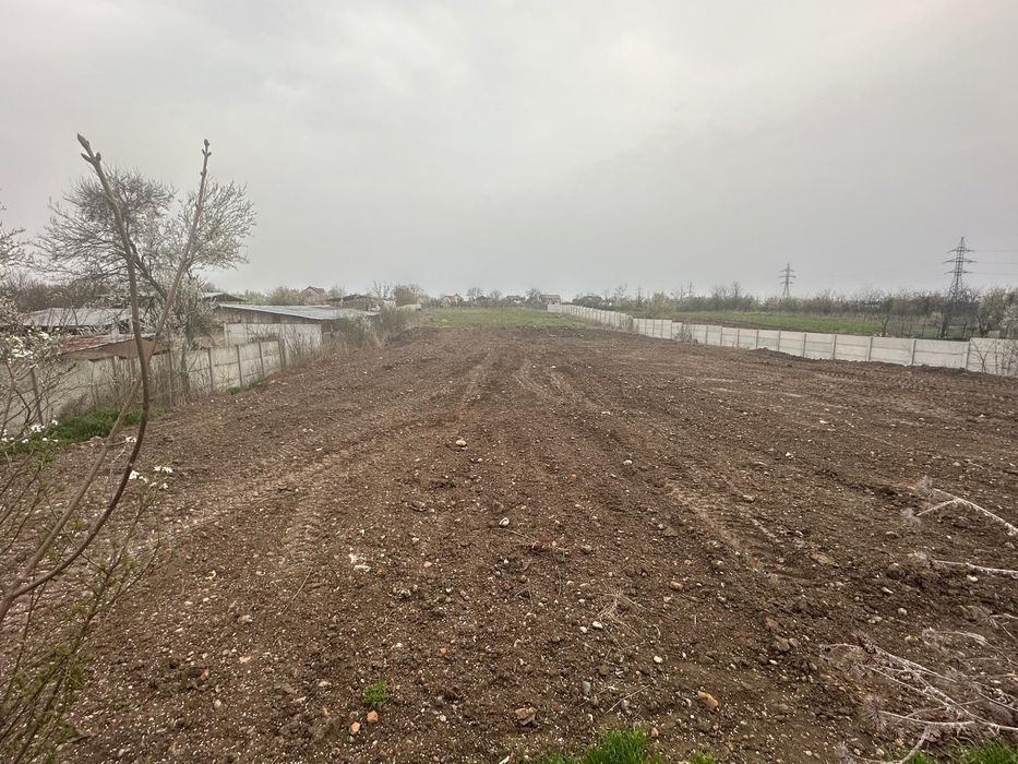 Vând teren intravilan 4100m2, 27 m deschidere - Caracal, Str Decebal