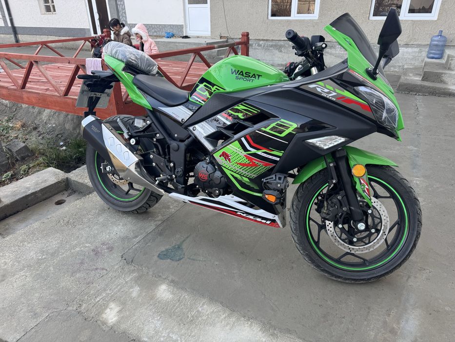 yashil rangli 250 kubali kawasaki Ninza xitoy varianti sotiladi.