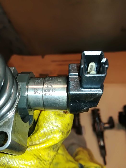 Injectoare siemens 2.0TDI BKP 140cp Passat,Touran, Octavia, Leon, Golf