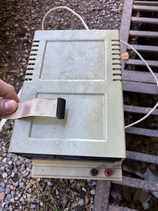 Робко 01, флопи диск и захранване за правец