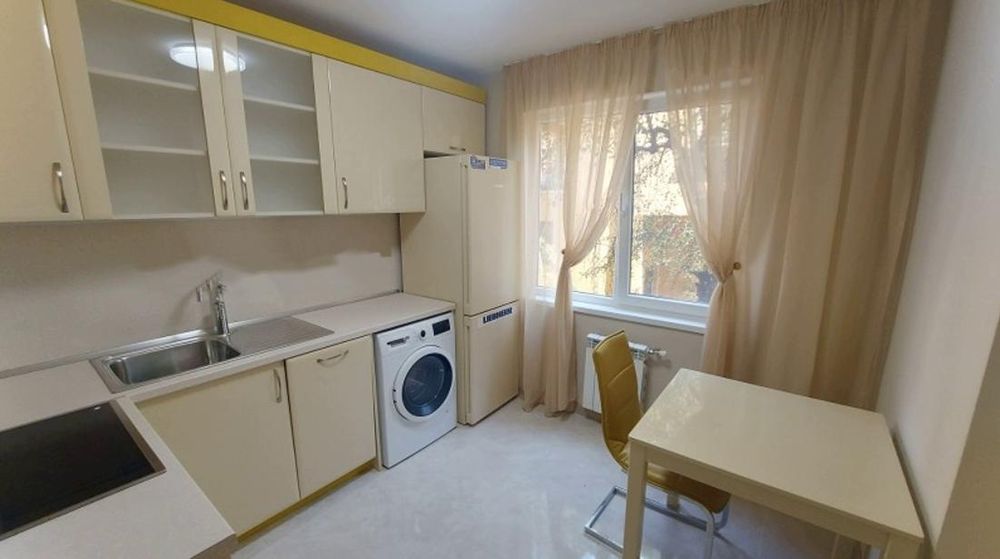 Дава се под наем Тристаен апартамент в София, Център - 90 кв.м за 1000 € - Снимка #3