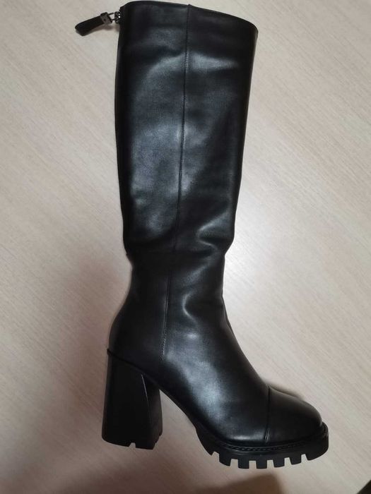Продам женские сапоги