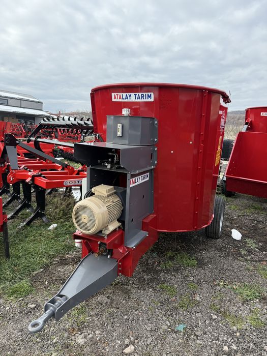 Миксер за фураж ток и трактор 3 кубика