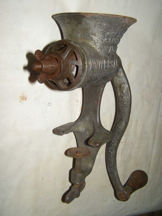 Masini de tocat carne si maruntit nuca