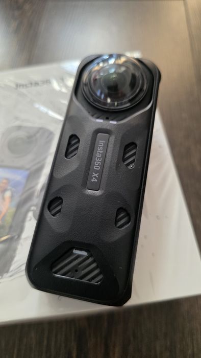 Insta 360 X4 8k  action camera lentile premium 2 baterii  ca nouā