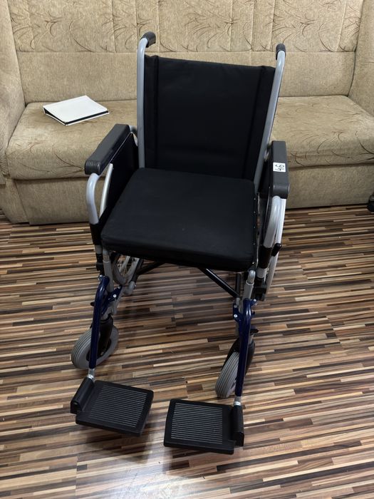 Scaun rulant pliabil handicap batrani dizabilitati