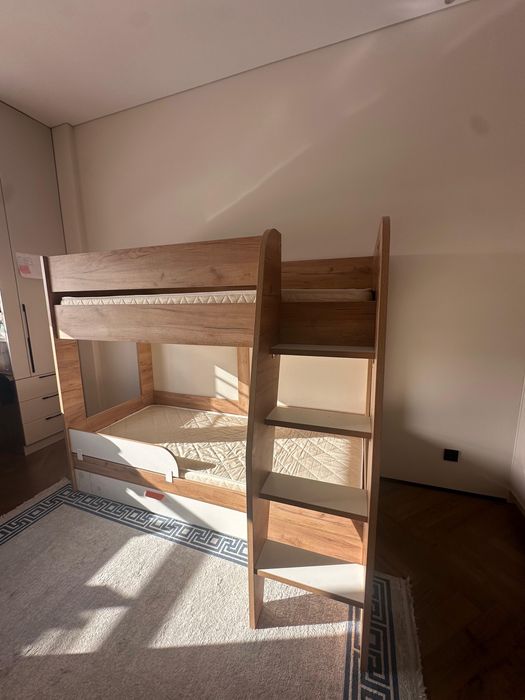 Двухярусная кровать