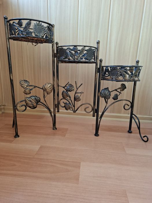 Подставка для домашних цветов