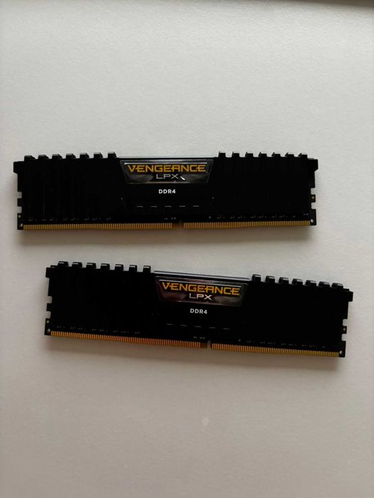 Memorie RAM 2xCORSAIR Vengenace LPX (16GBX2) 32 GB RAM 2666MHz
