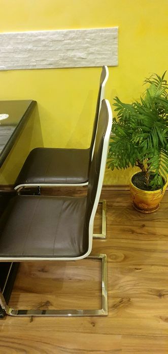 Изискано оборудване за трапезария.