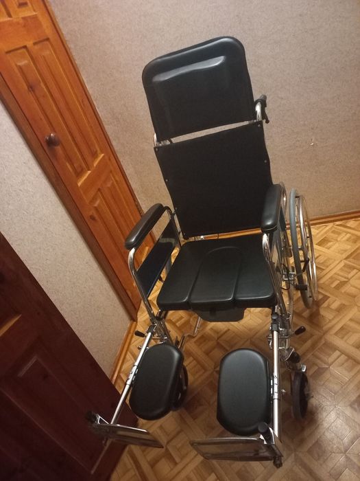 Инвалидная  коляска-кровать новая санитарным оснащением.