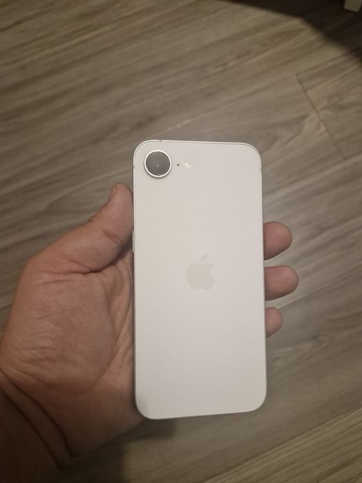 Iphone 16e, 128 Gb, alb, stare foarte buna, 100% baterie, liber de ret