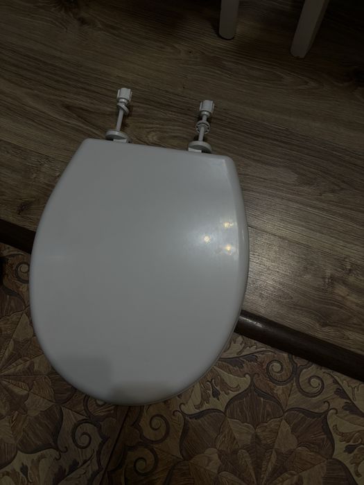 крышка от унитаза