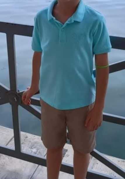 Комплект тениска с яка и панталонки