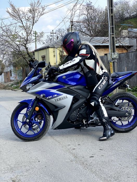 Motocicleta Yamaha R3