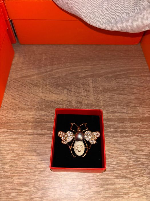 Broșă Gucci albinuță logo