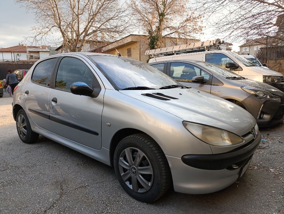 Peugeot 206 1.1 бензин