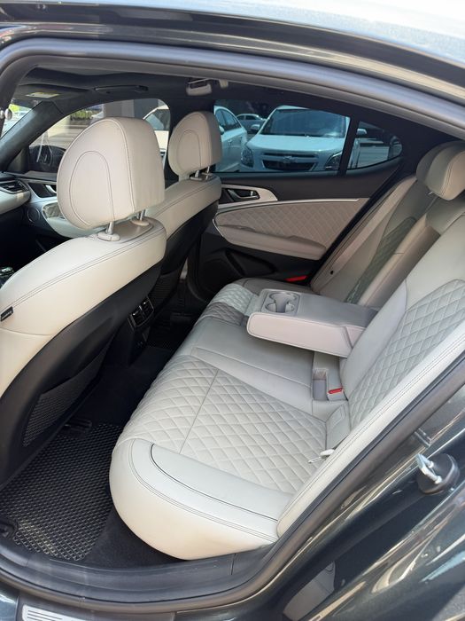 Genesis G70 3.3 Twin Turbo 4AWD!
