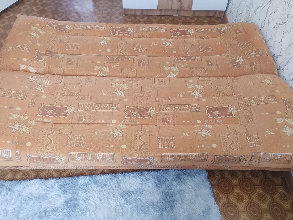 Продам диван. Раскладывается.