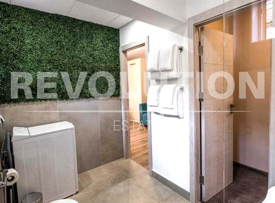 Луксозен двустаен апартамент в центъра на град Варна.