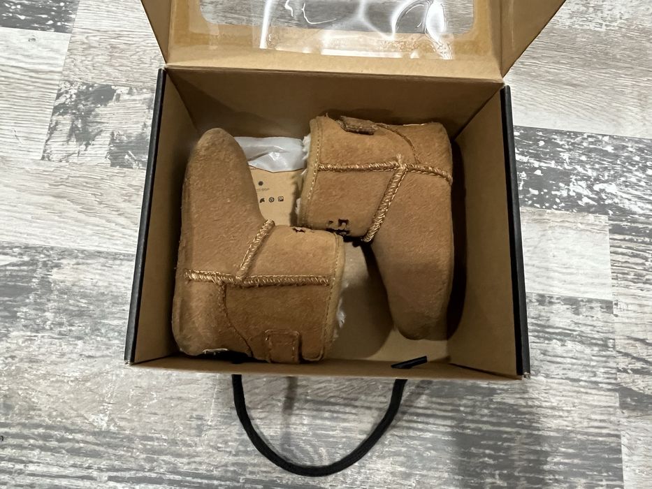 Апрески Ugg 2/3 размер 6- 12 месеца