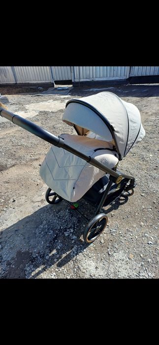 Коляска прогулочная