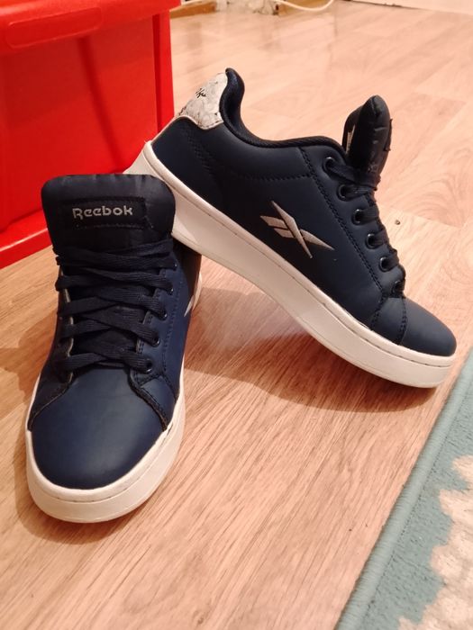 Reebok самурай кросовка новый 6000 тг