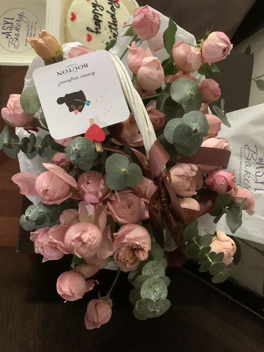 Гүл мен торт сатлады