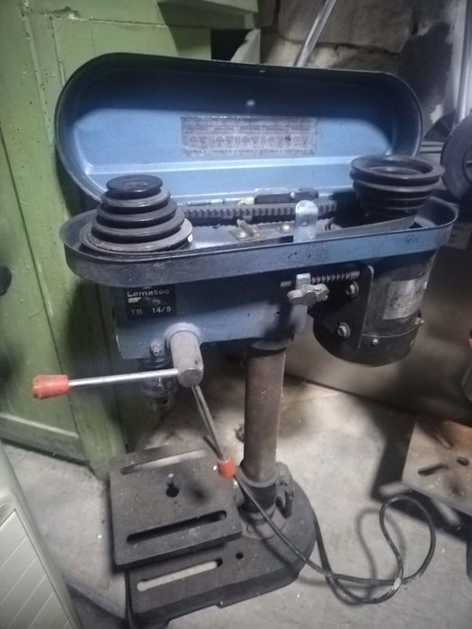 Настолна бормашина със менгеме.
400W / 1400 об.мин
Комплект с менгеме
Отрезната машина за плочки е предназначена за линейно рязане на плочки,