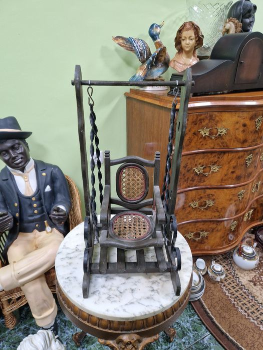 Уникална голяма антикварна люлка за кукли - Оригинал