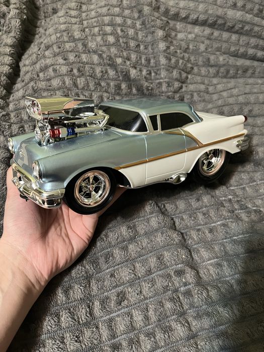 Продам машинку на пульте управления