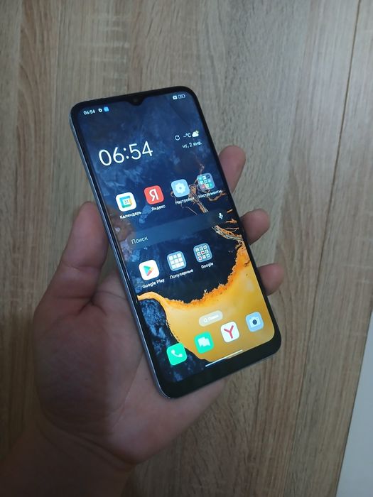 В продаже Oppo A17.