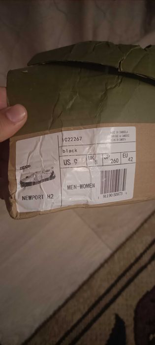 Продам кроссовки KEEN