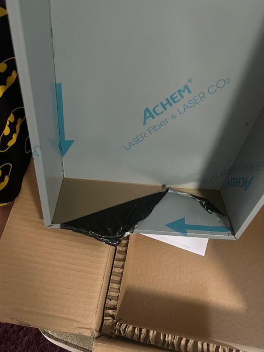 Raft baie incastrat in perete