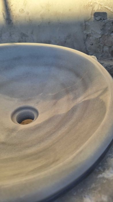 Мивка от естествен камък