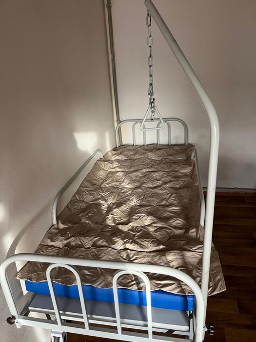 Медицинская кровать