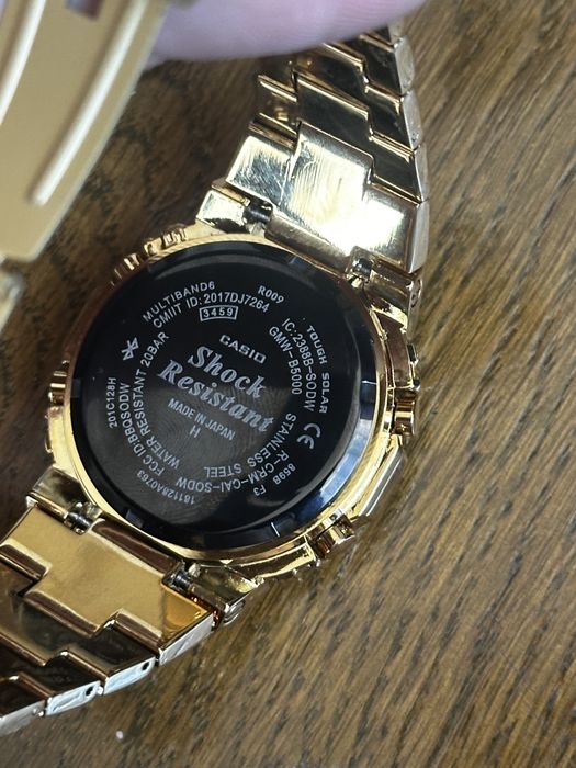 G-shock gmw b 5000 gold