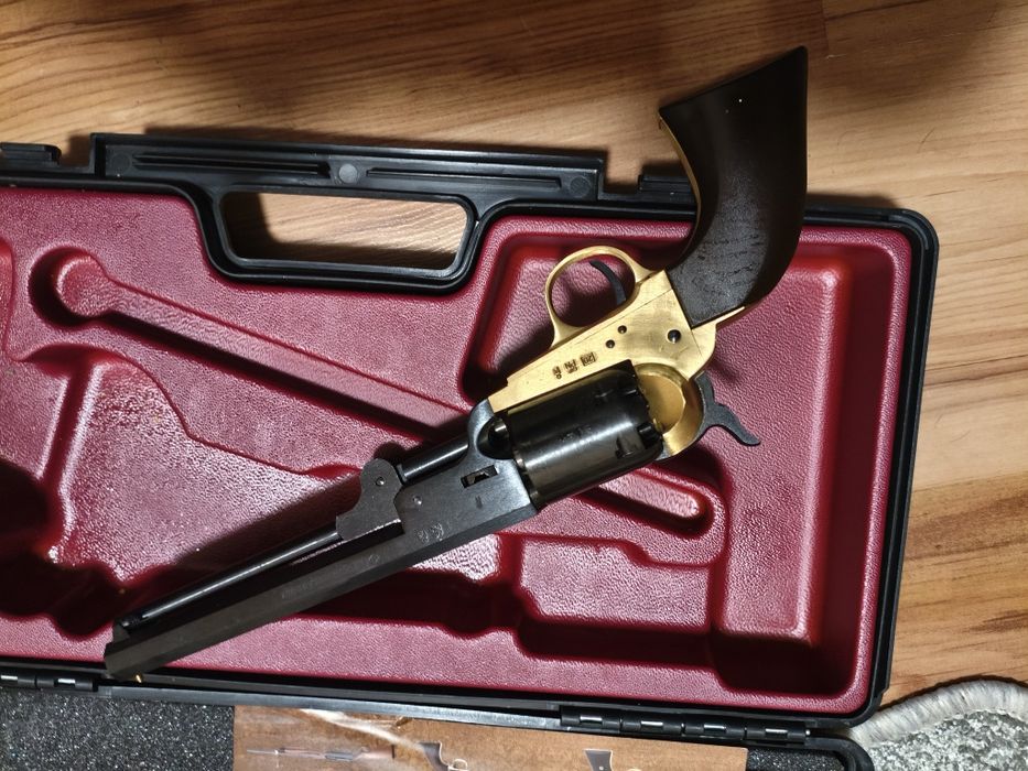 Колт нави cal 44. Револвер , хайдушко,ятаган, кремъклия.