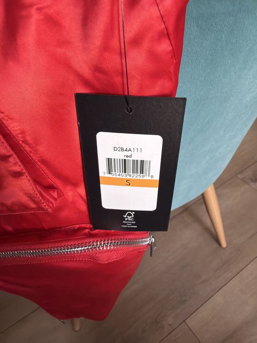 Жилет DKNY красный